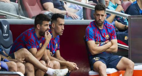 ثورة منتظرة.. من يرتدي شارة "الكابتن" في برشلونة بعد رحيل ألبا؟